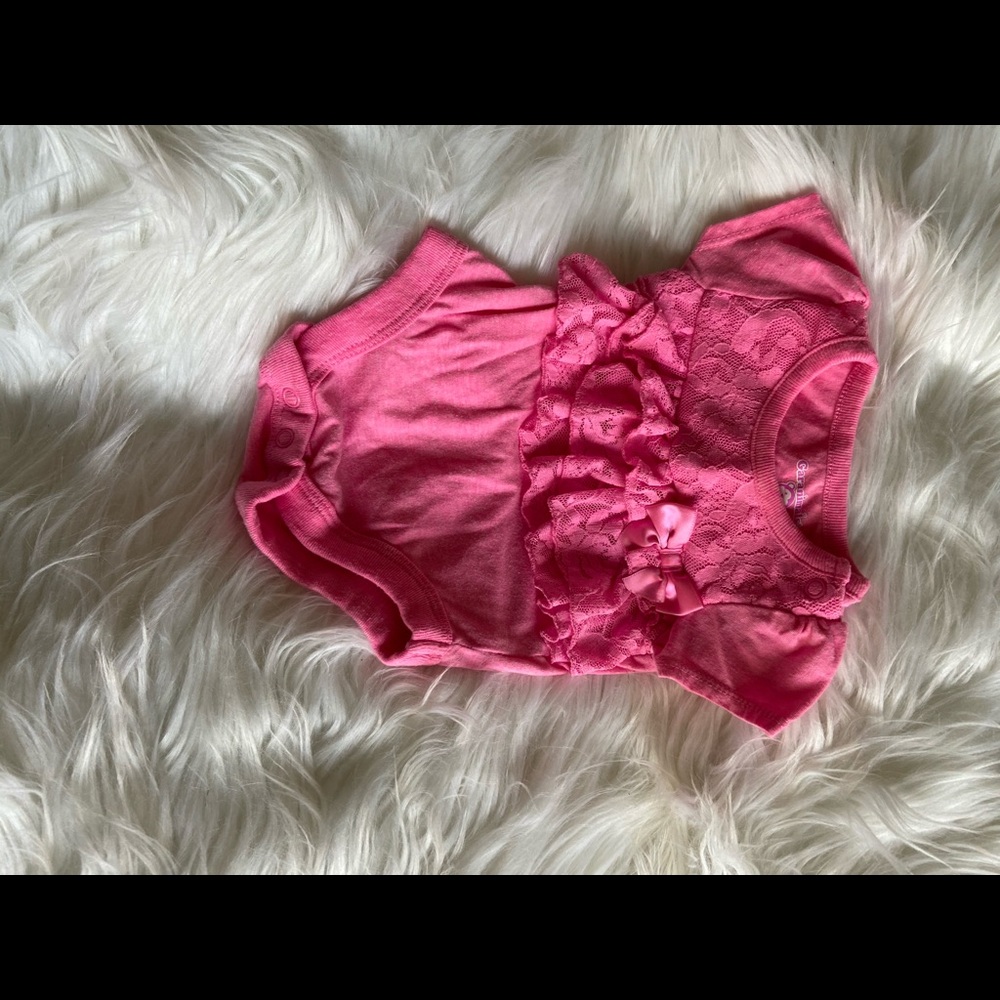 Newborn onesie with lace